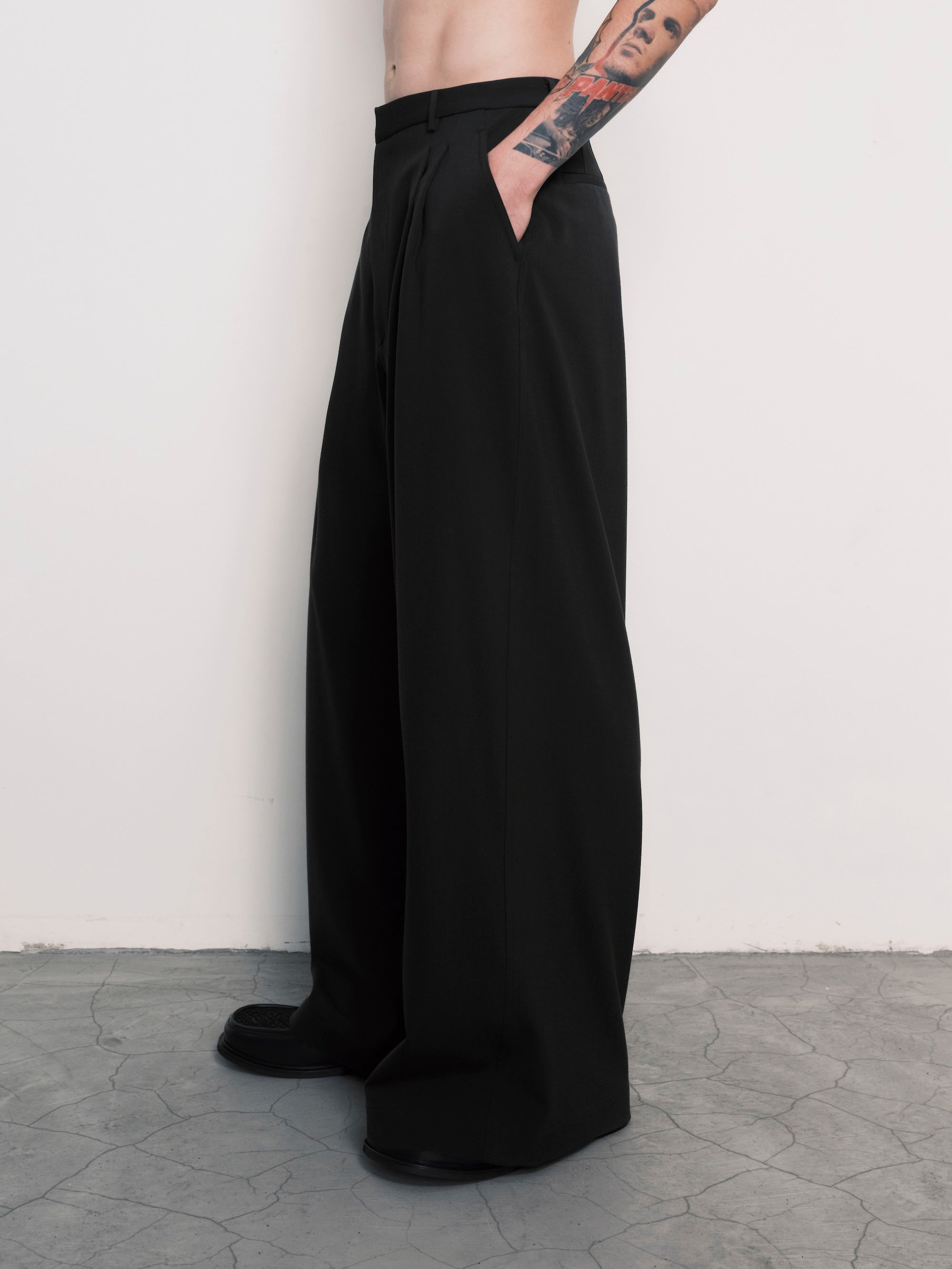 LU'U DAN / JUMBO WIDE LEG TROUSERS BLACK - Road Sign