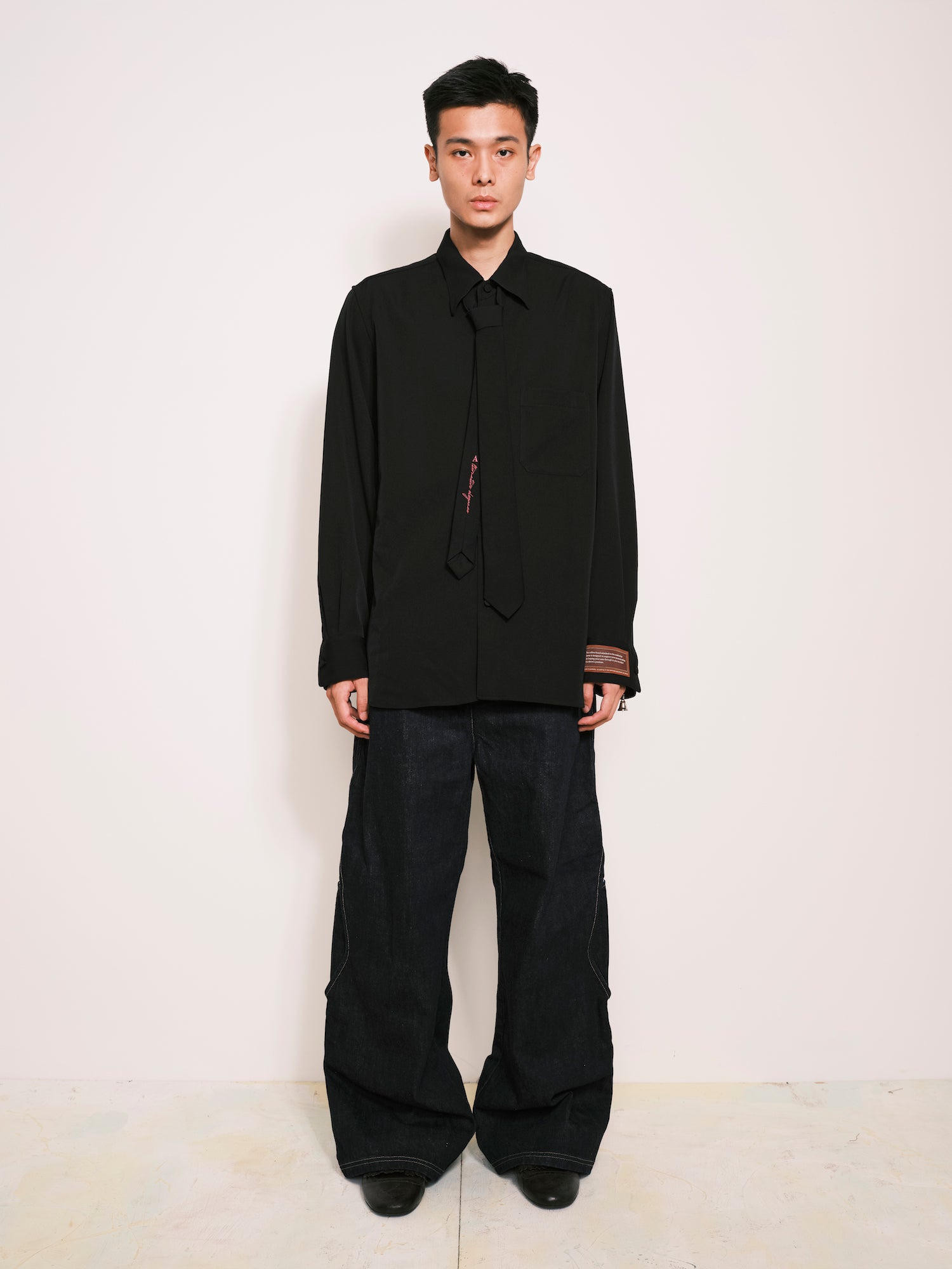 "Wear A Shirt" 襯衫