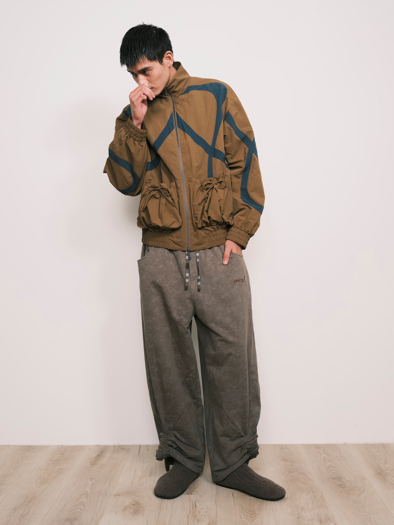 “Umoja” Cut-Out Pocket尼龍夾克