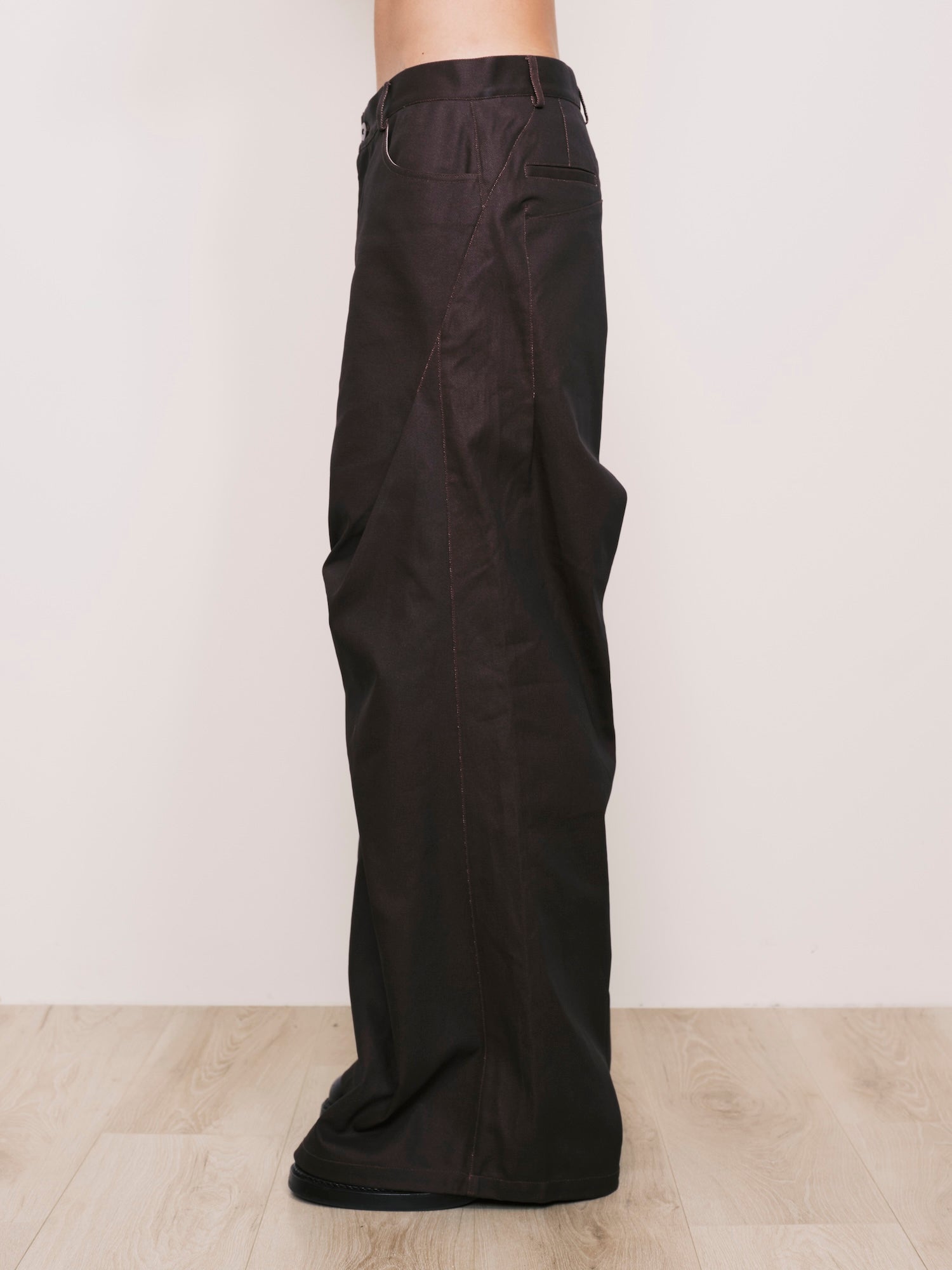 Coated Denim 寬鬆牛仔褲