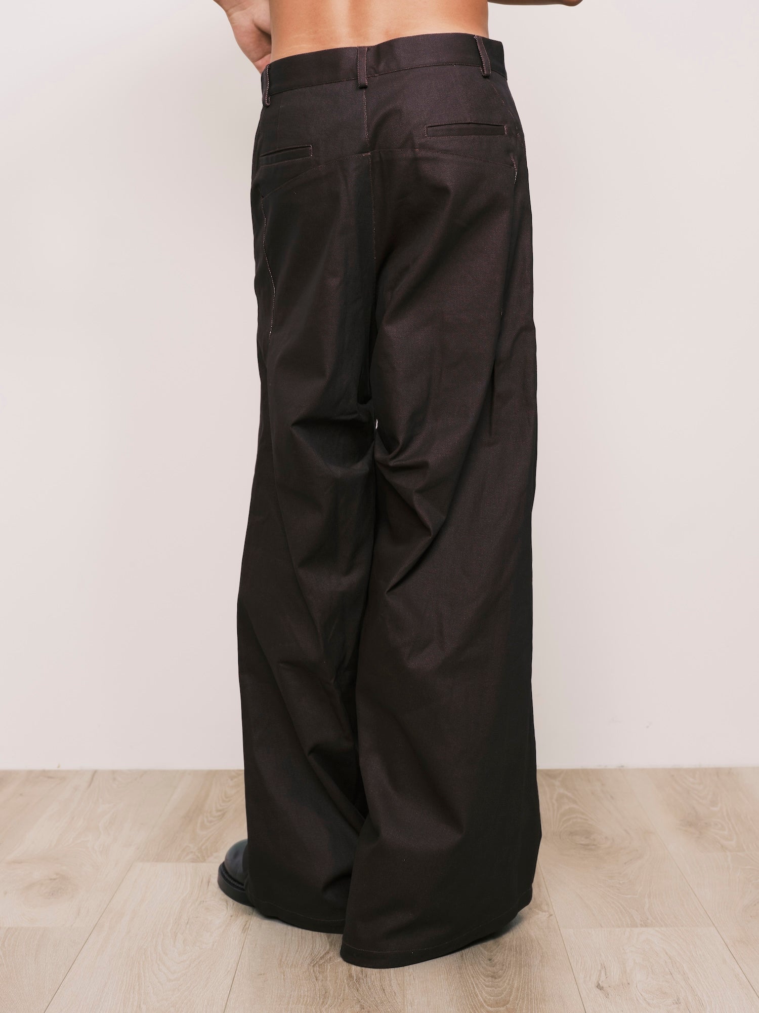 Coated Denim 寬鬆牛仔褲