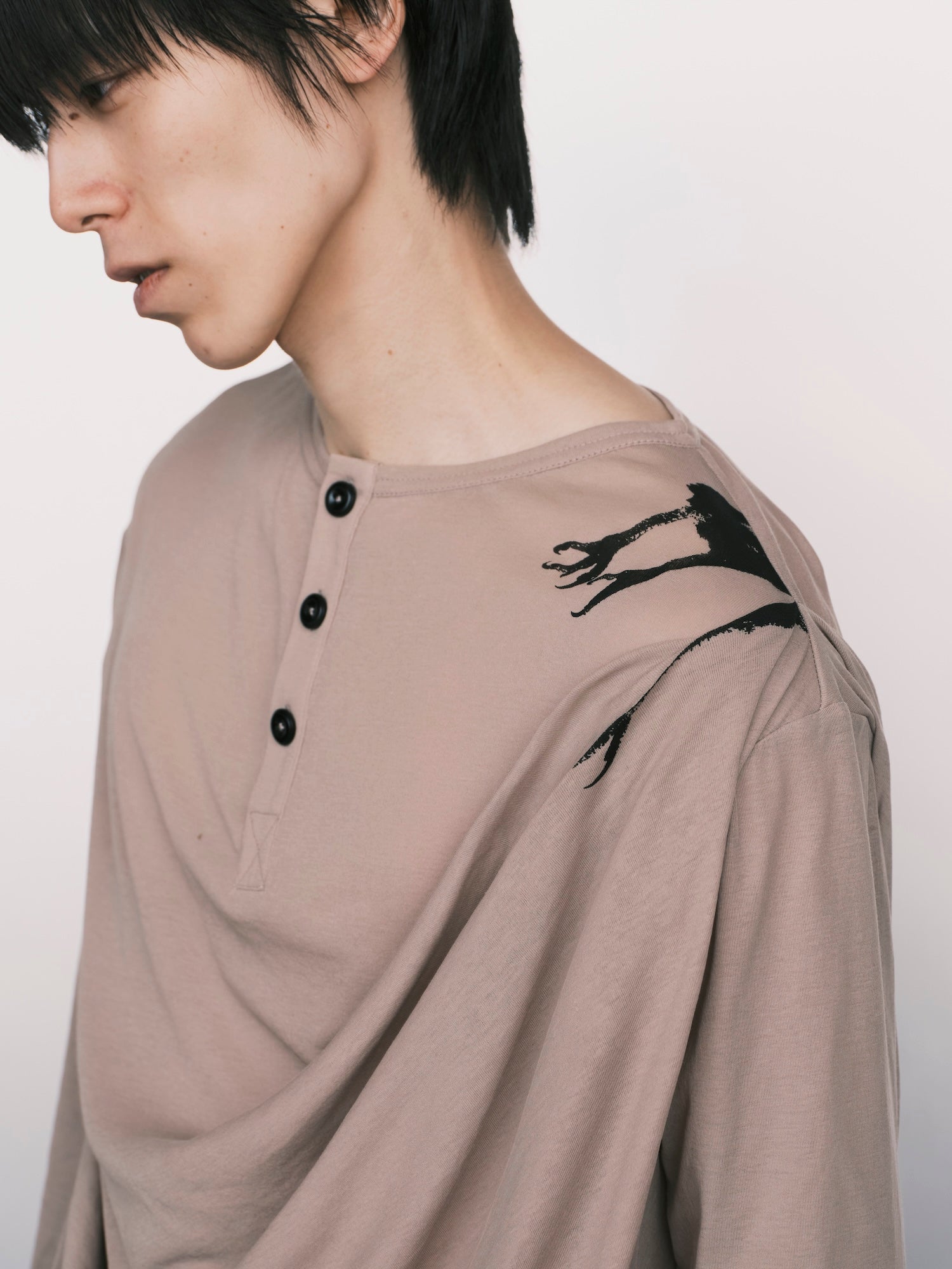 Claw Drape Henley Long-Sleeve