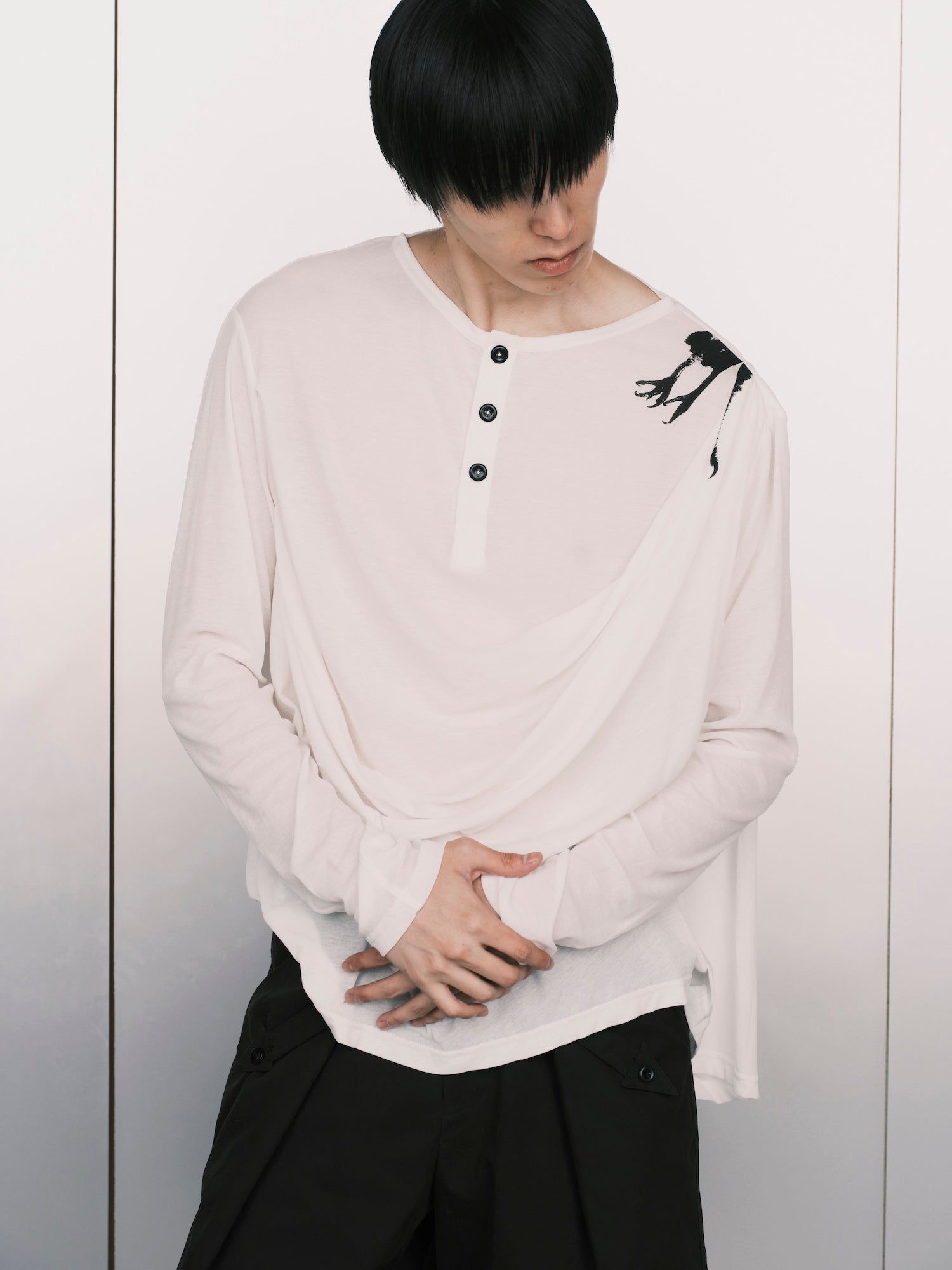 Claw Drape Henley Long-Sleeve