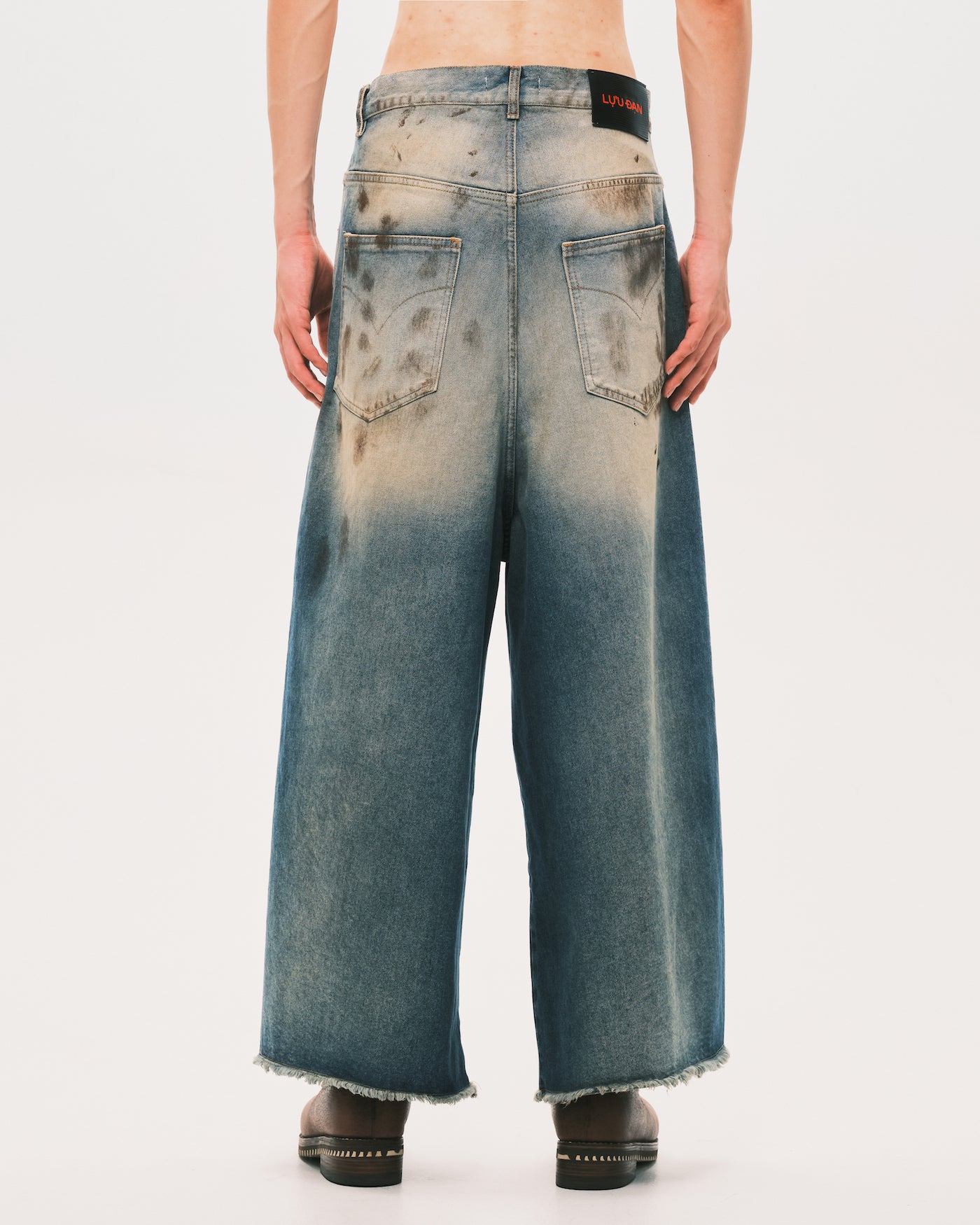 Wide Cropped Jeans