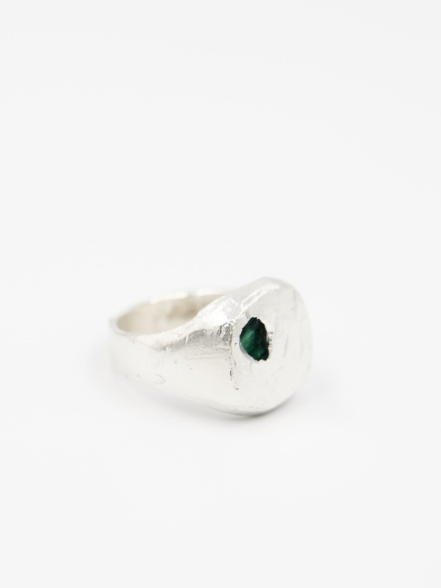 Una Round Emerald Signet